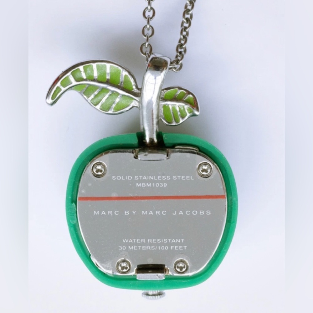 🌴 MARC JACOBS GREEN APPLE 🍏 CLOCK PENDANT NECKLACE! 🎊 - Picture 10 of 11